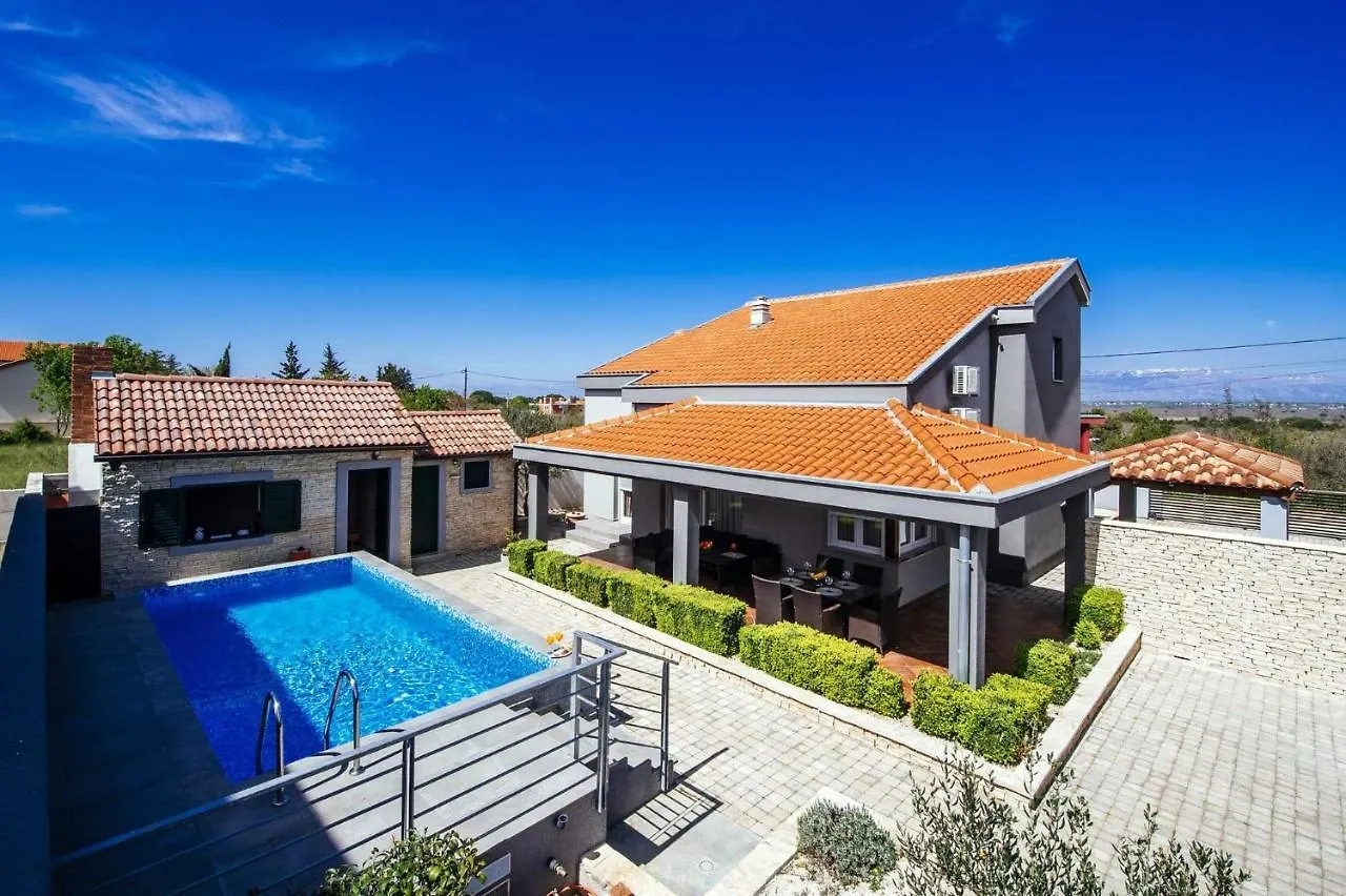 Villa Enna With Heated Pool, Zadar Crno Croatia