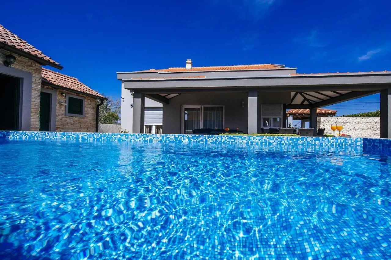 Villa Enna With Heated Pool, Zadar Crno Croatia
