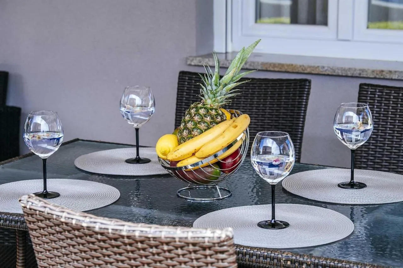Villa Enna With Heated Pool, Zadar Crno Croatia