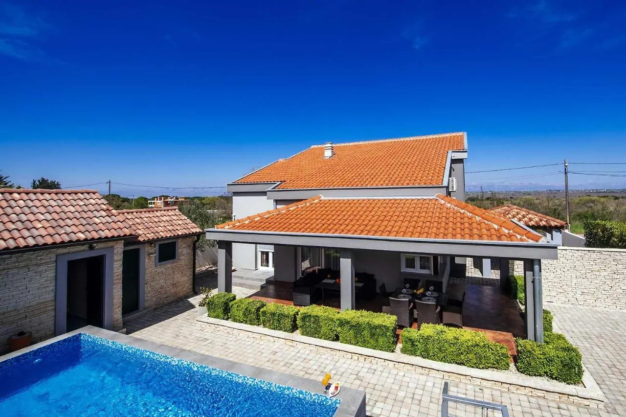 Villa Enna With Heated Pool, Zadar Crno 0*,
