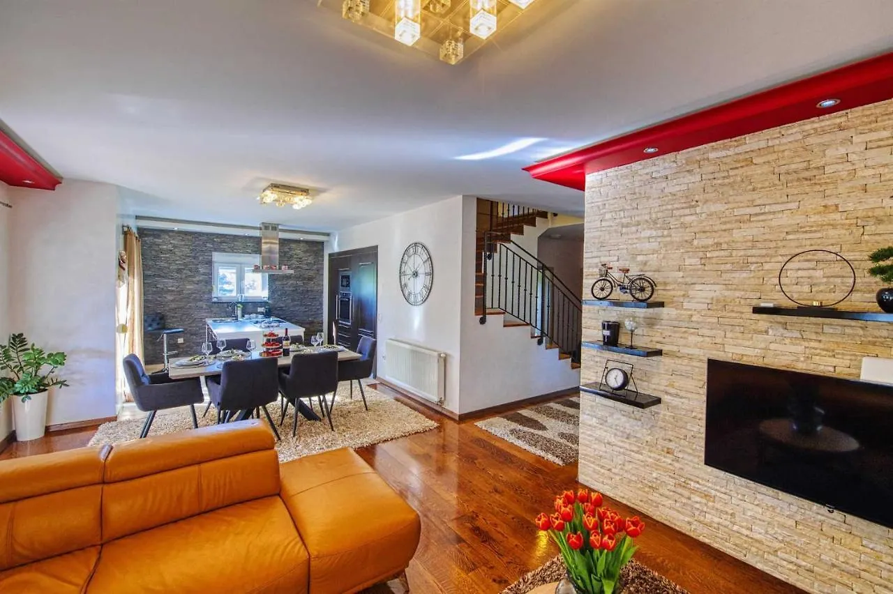 Villa Enna With Heated Pool, Zadar Crno