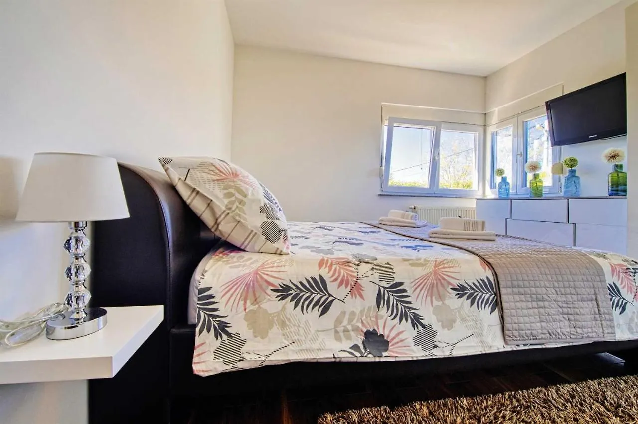 Villa Enna With Heated Pool, Zadar Crno Croatia