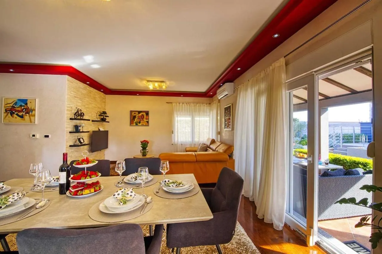 Villa Enna With Heated Pool, Zadar Crno