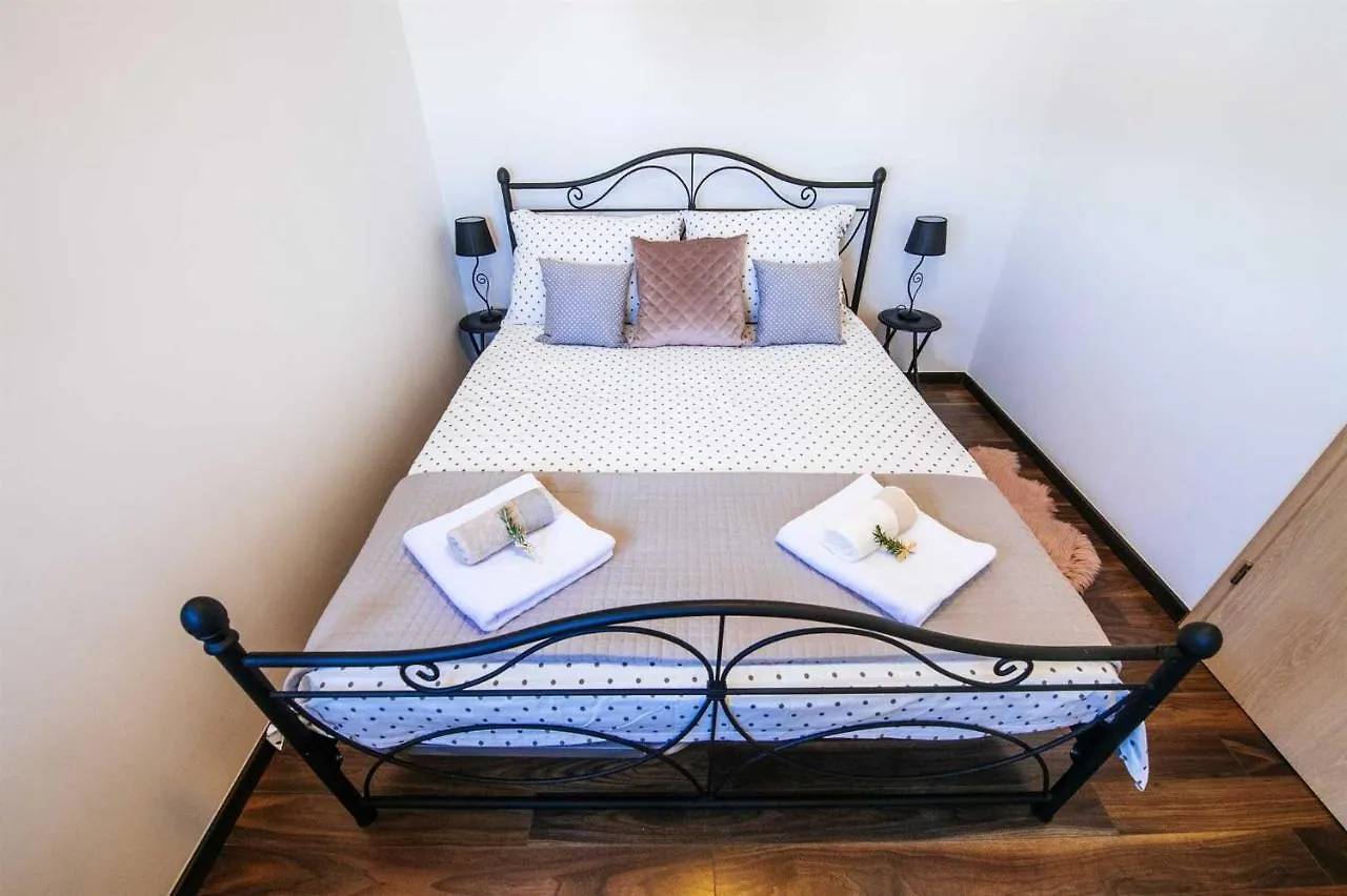 Villa Enna With Heated Pool, Zadar Crno