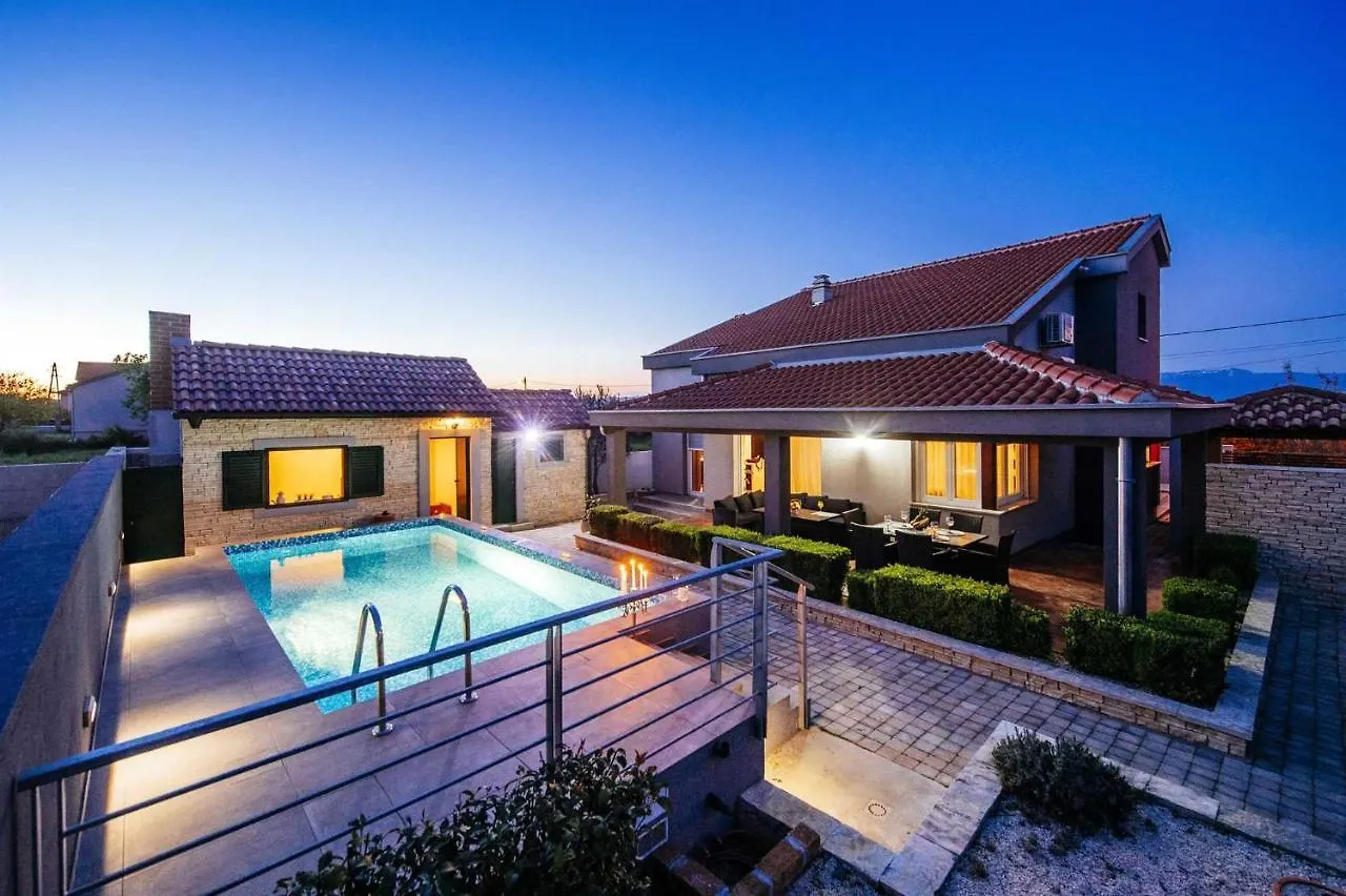 Villa Enna With Heated Pool, Zadar Crno Croatia