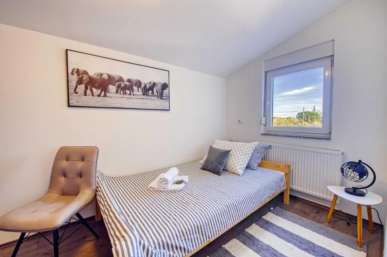 Villa Enna With Heated Pool, Zadar Crno Croatia