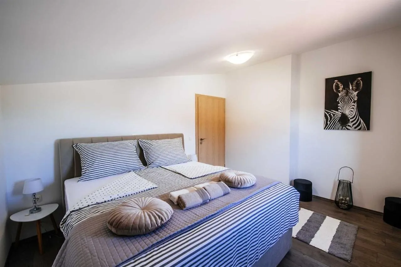 Villa Enna With Heated Pool, Zadar Crno 0*,  Croatia