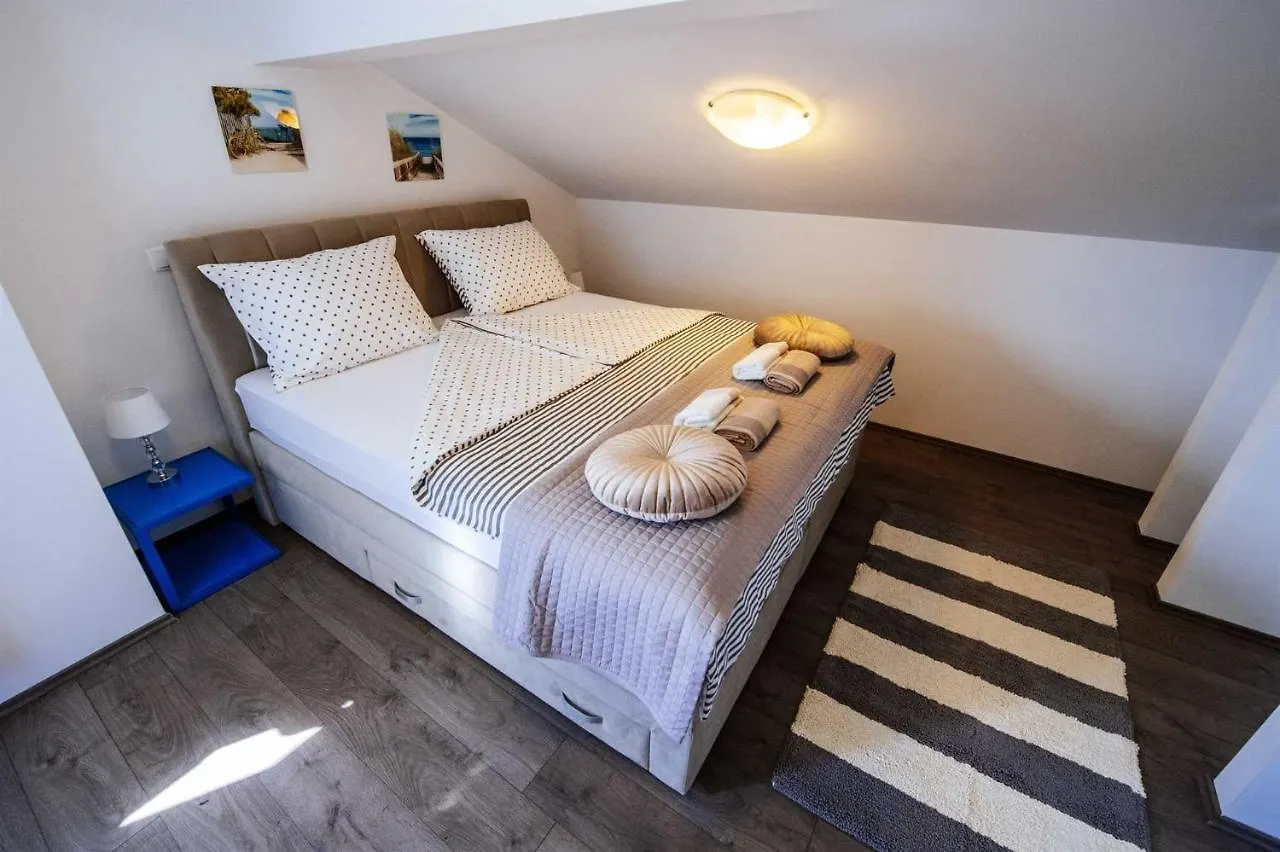 Villa Enna With Heated Pool, Zadar Crno