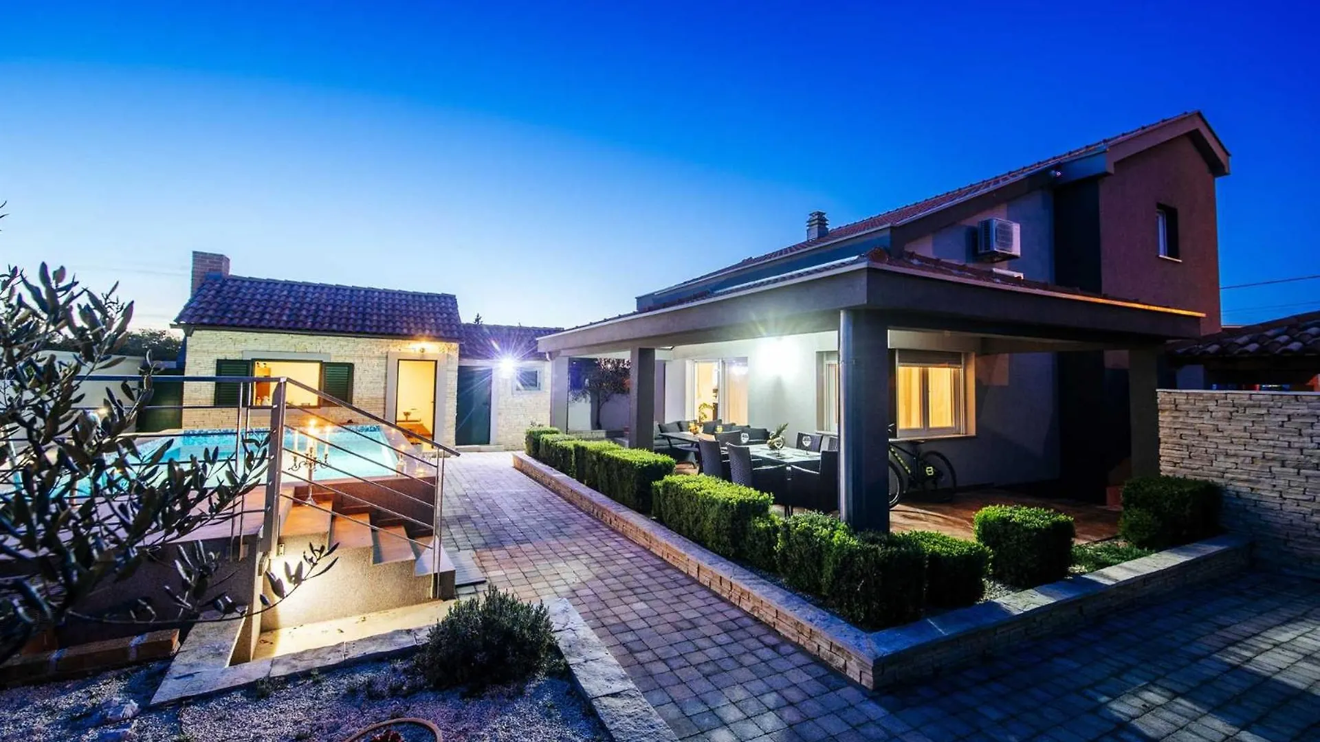 Villa Enna With Heated Pool, Zadar location