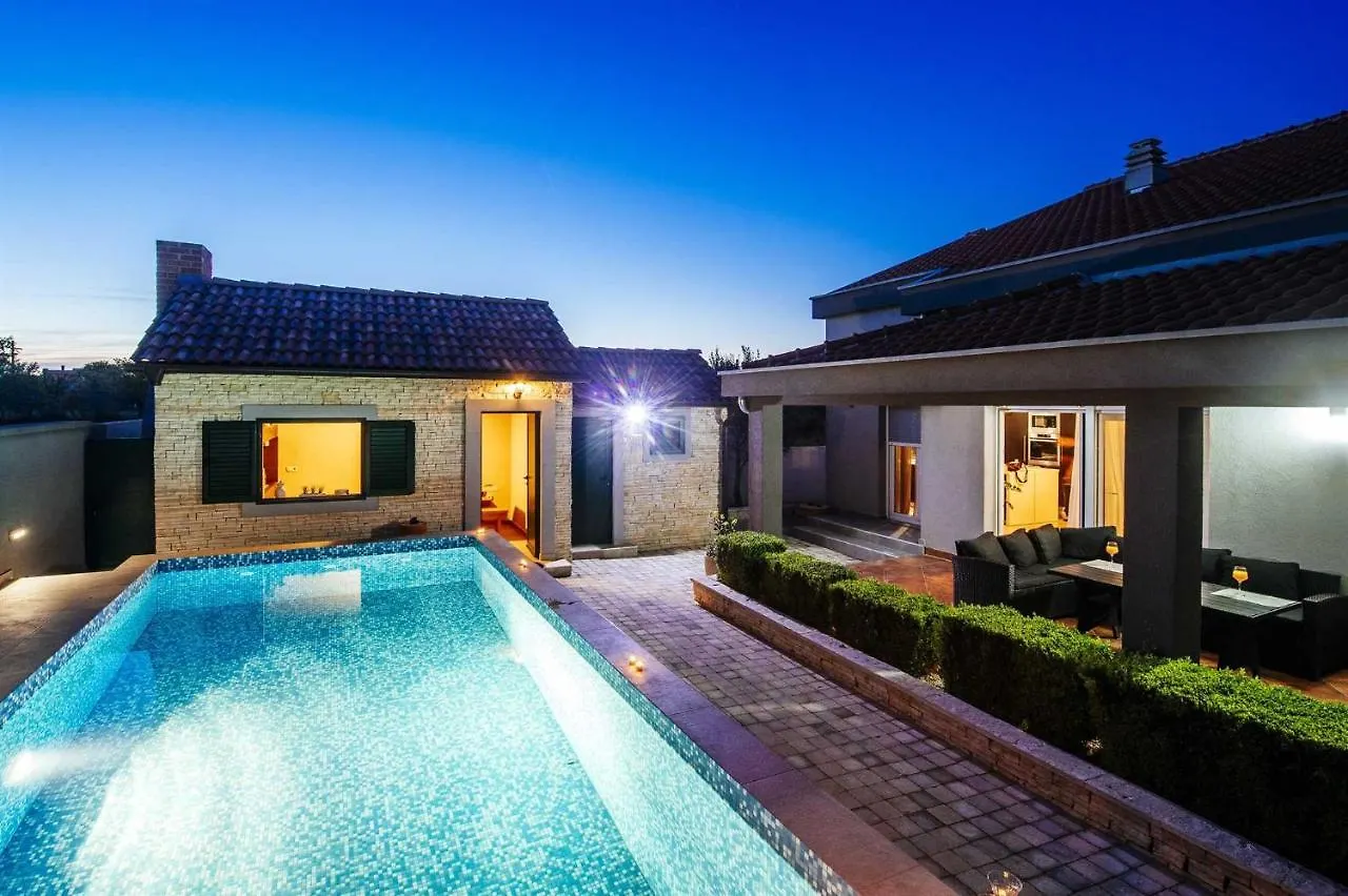 Villa Enna With Heated Pool, Zadar Crno Croatia