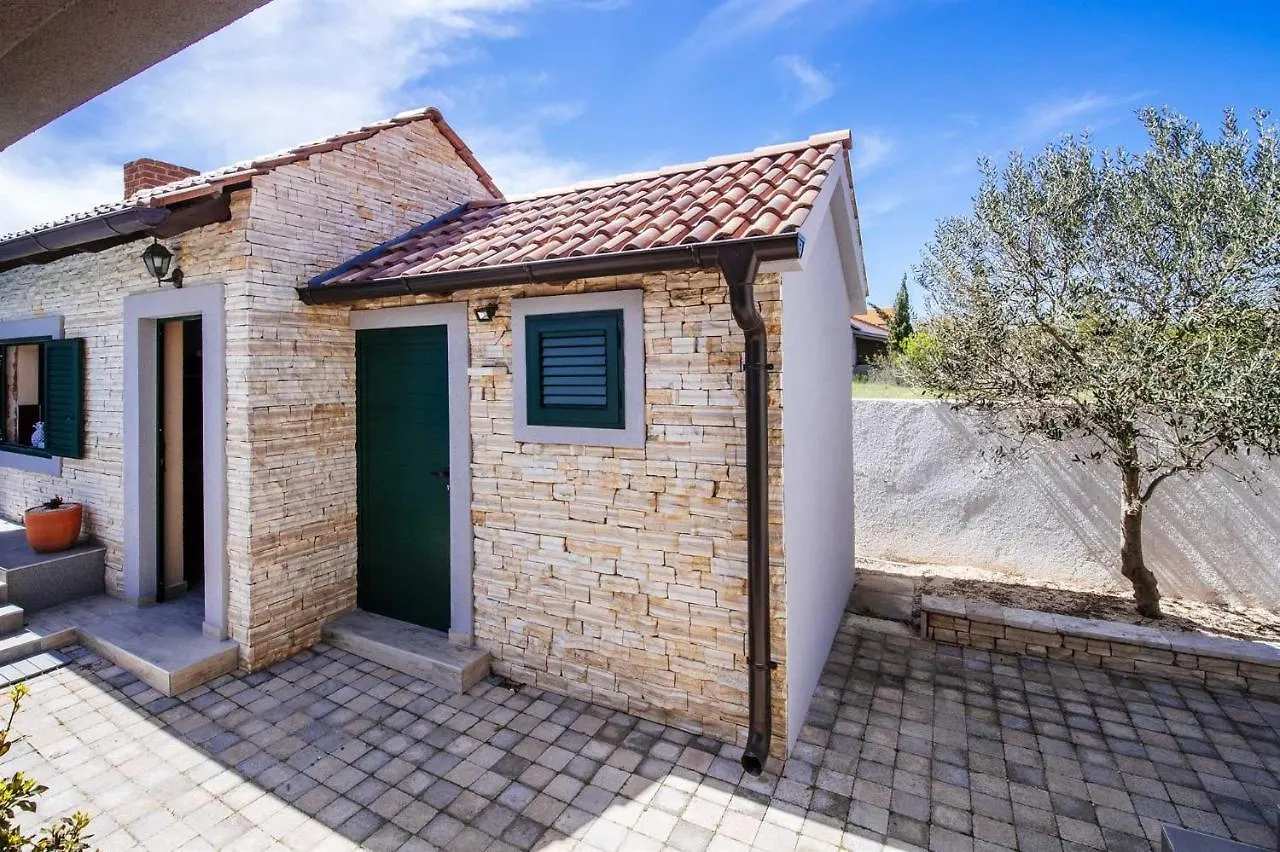 Villa Enna With Heated Pool, Zadar Crno 0*,  Croatia