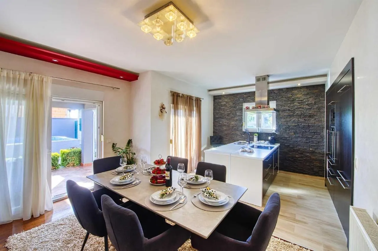 Villa Enna With Heated Pool, Zadar Crno Croatia