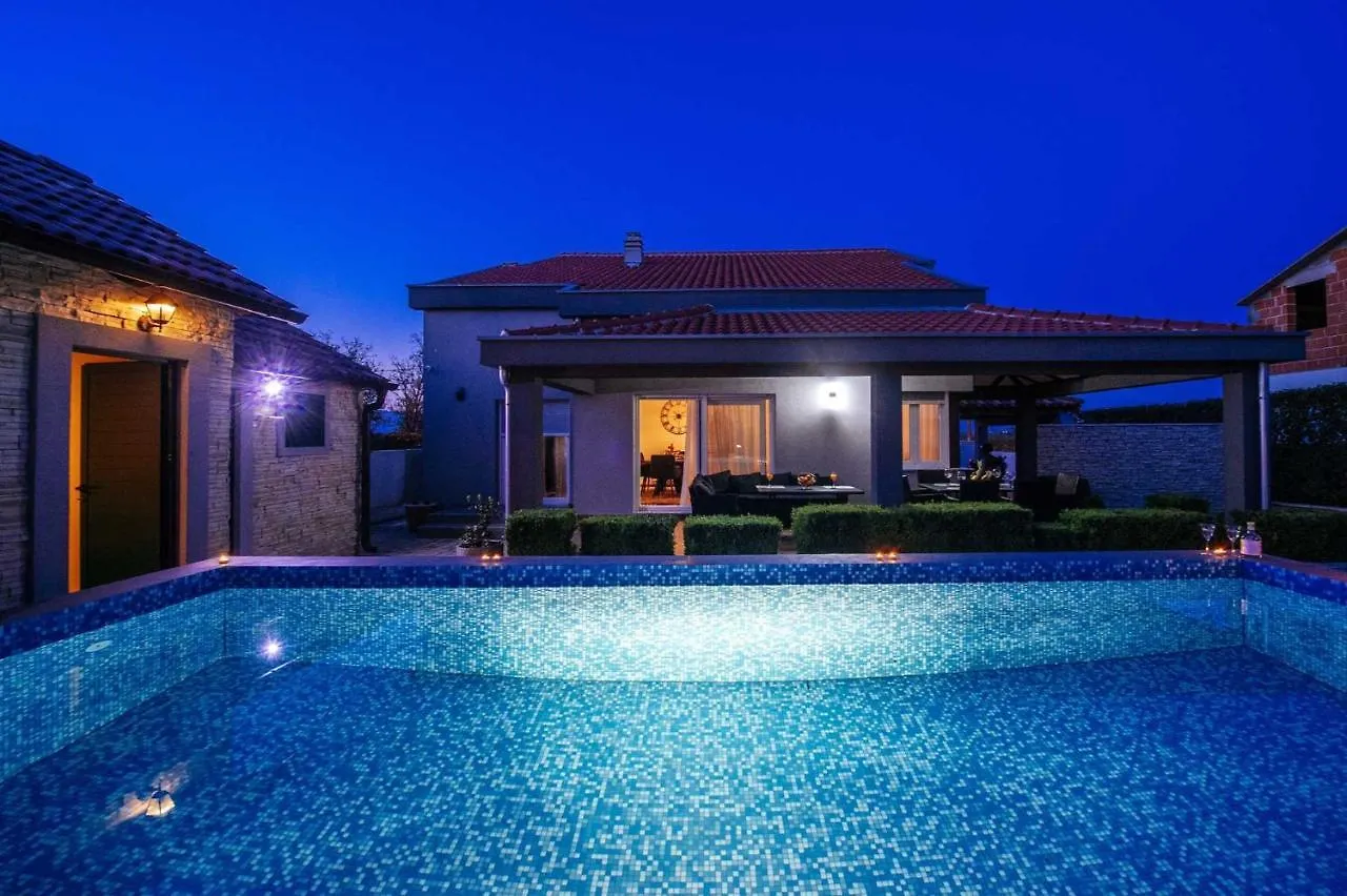 Villa Enna With Heated Pool, Zadar Crno Croatia